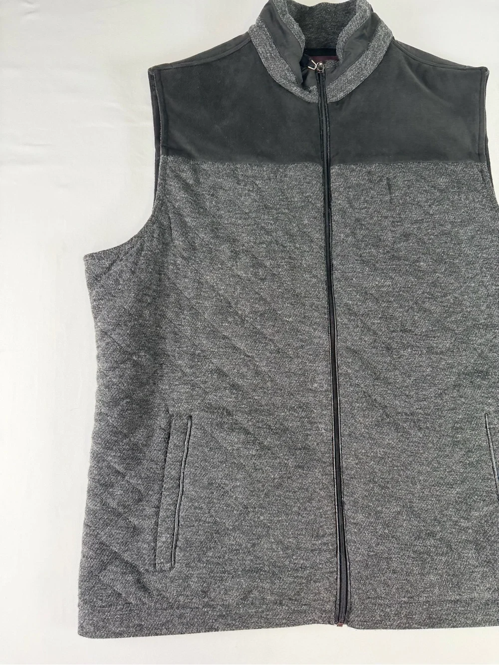 Johnston & Murphy Men's Quilted Charcoal Gray Zip Vest - Classy professional XL